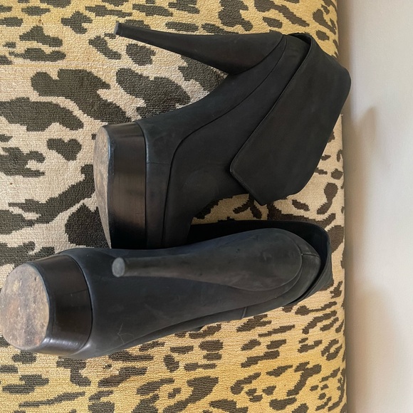 Rachel Zoe Bella Buck suedes leather platform half boots with gold button detail - Picture 2 of 4